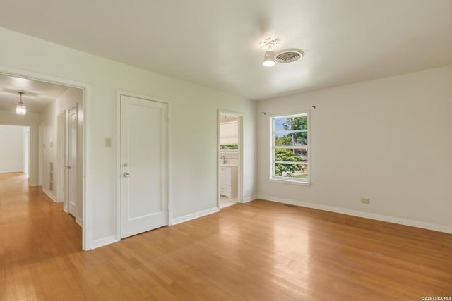 207 CANYON DR, San Antonio, TX 78209