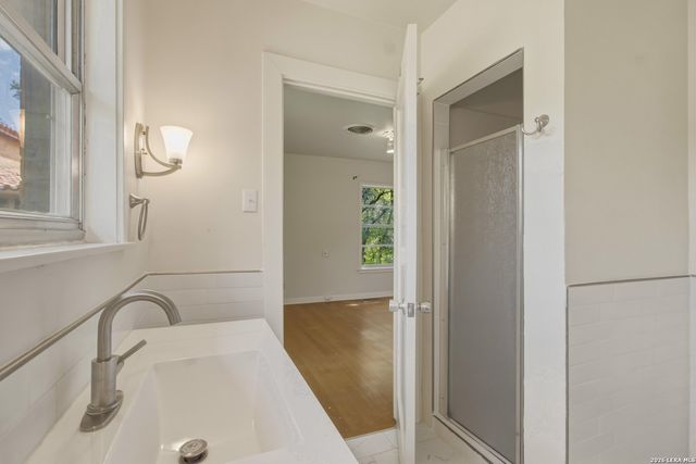 207 CANYON DR, San Antonio, TX 78209
