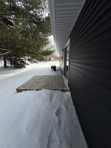 518 S Sullivan Avenue, Fremont, MI 49412