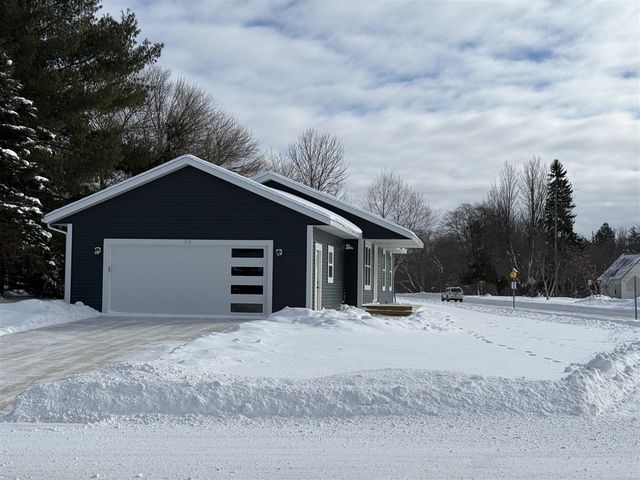 518 S Sullivan Avenue, Fremont, MI 49412