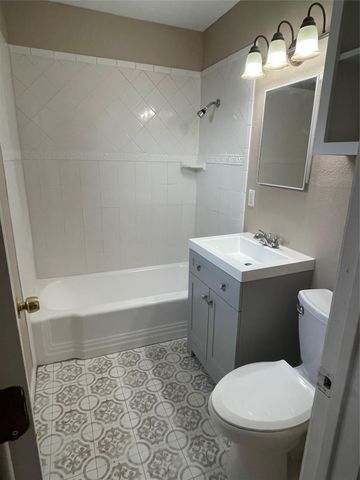 1914 Larrabee Street 1, Seabrook, TX 77586