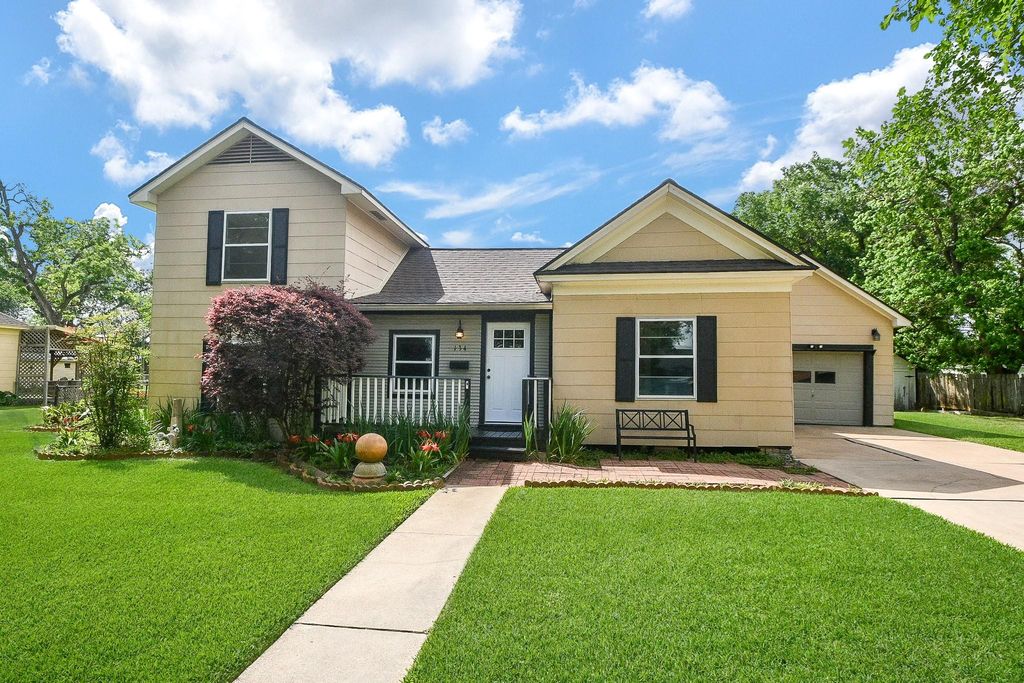 134 4th Street, Sugar Land, TX 77498