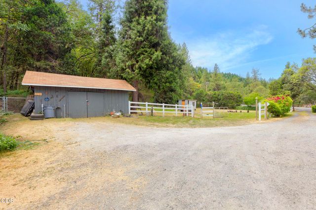 161 Soldier Creek, Grants Pass, OR 97526