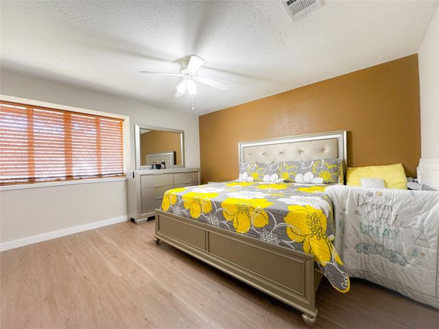 6551 S Briar Bayou Drive, Houston, TX 77072