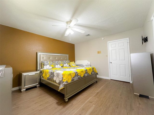 6551 S Briar Bayou Drive, Houston, TX 77072