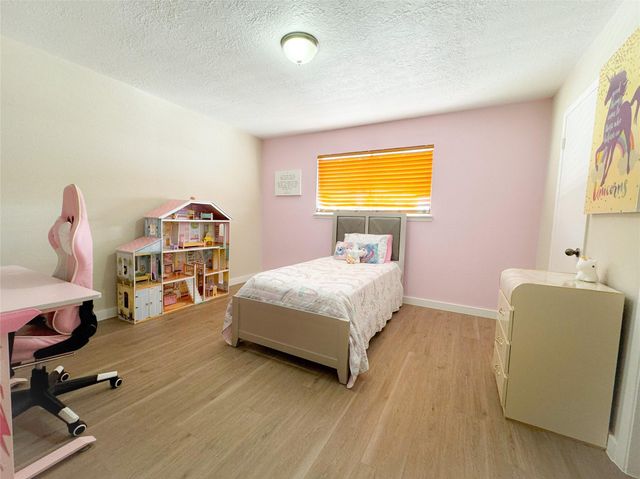 6551 S Briar Bayou Drive, Houston, TX 77072