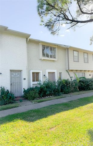 6551 S Briar Bayou Drive, Houston, TX 77072