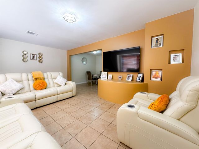 6551 S Briar Bayou Drive, Houston, TX 77072