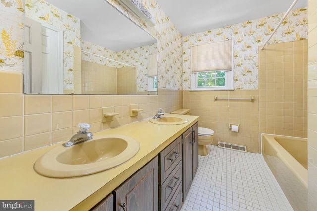 73 COLONIAL TERR, Bridgeton, NJ 08302