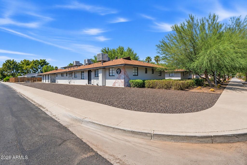 806 W TURNEY Avenue, Phoenix, AZ 85013 — photo 2