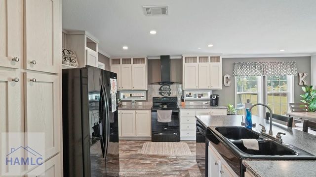 876 Hires Road, Jesup, GA 31545