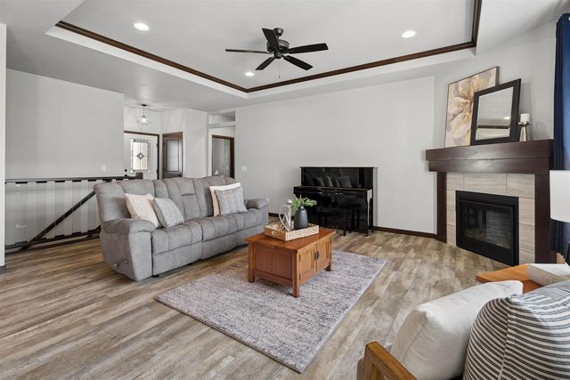 2146 CAROLINE COURT, Neenah, WI 54956