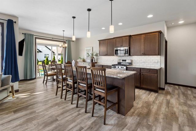 2146 CAROLINE COURT, Neenah, WI 54956