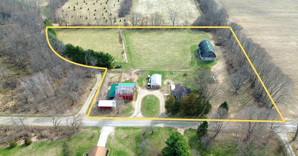 53699 Flatbush Road, Flowerfield Twp, MI 49067