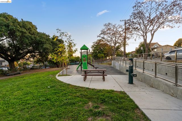 2630 Highland Ave, Oakland, CA 94606