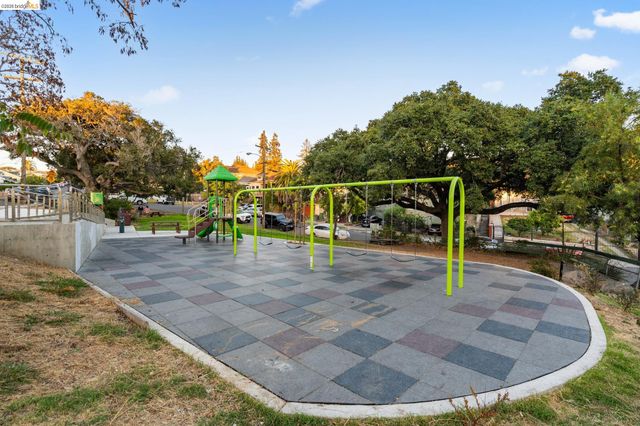 2630 Highland Ave, Oakland, CA 94606