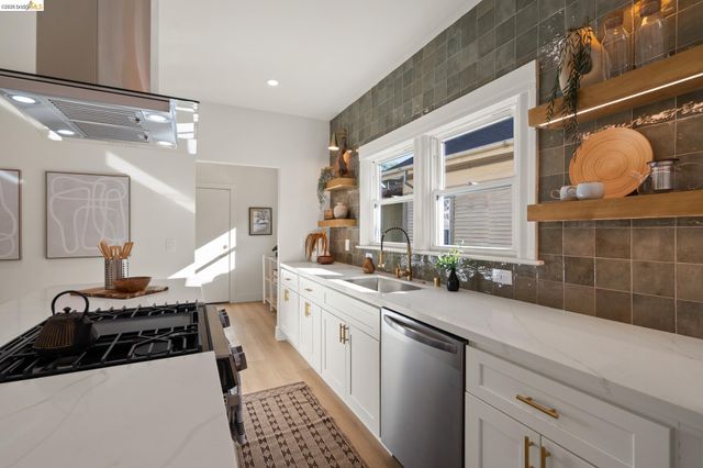 2630 Highland Ave, Oakland, CA 94606