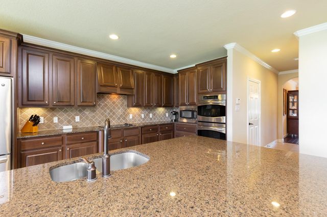 162 W Hullwood Court, Spring, TX 77389