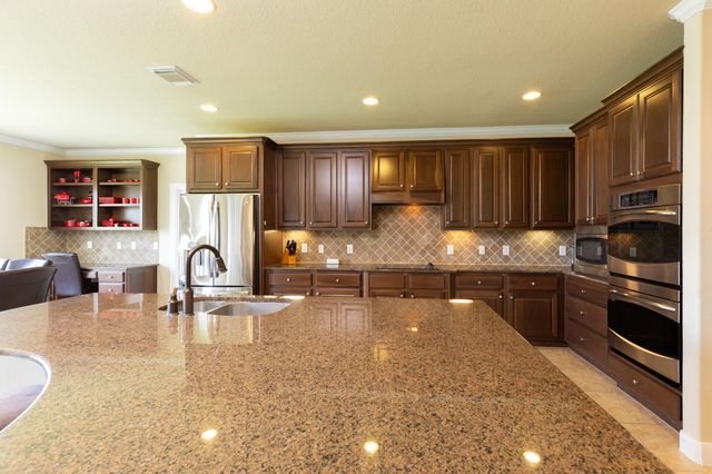 162 W Hullwood Court, Spring, TX 77389