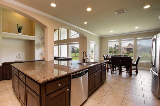 162 W Hullwood Court, Spring, TX 77389