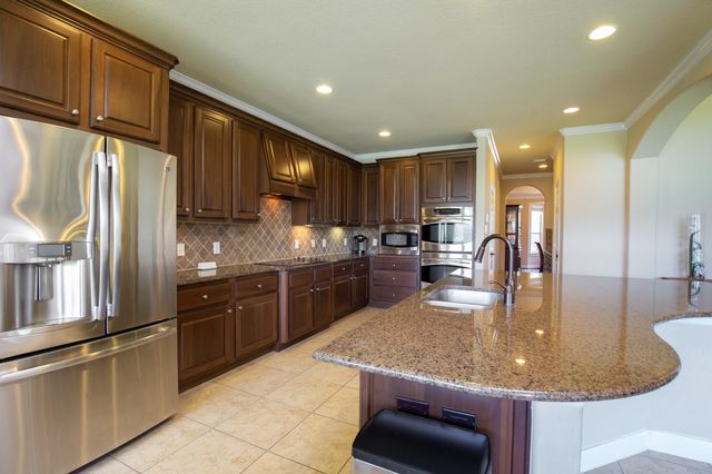 162 W Hullwood Court, Spring, TX 77389
