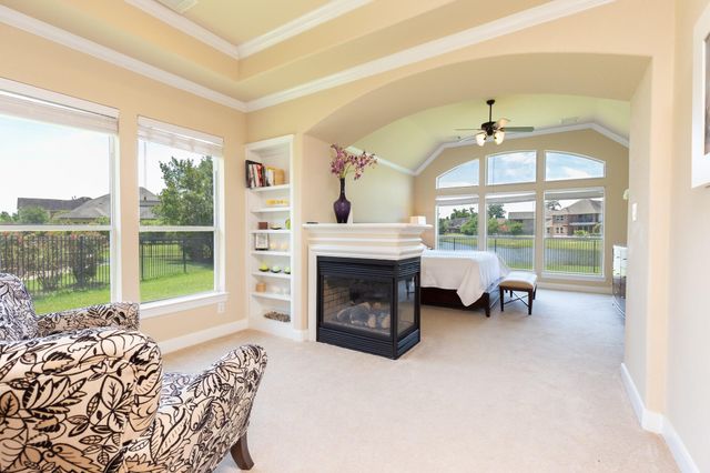 162 W Hullwood Court, Spring, TX 77389