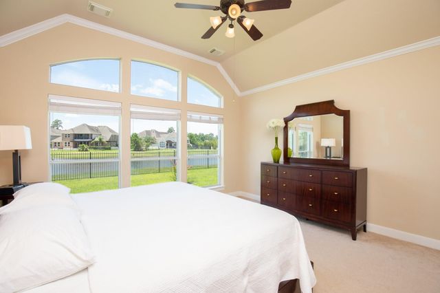 162 W Hullwood Court, Spring, TX 77389