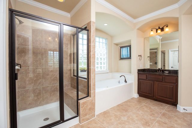 162 W Hullwood Court, Spring, TX 77389