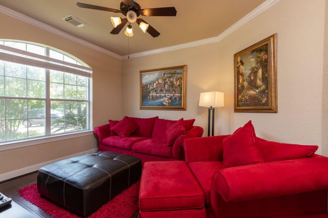 162 W Hullwood Court, Spring, TX 77389