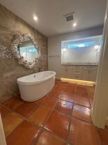 5231 NE 28th Avenue, Fort Lauderdale, FL 33308