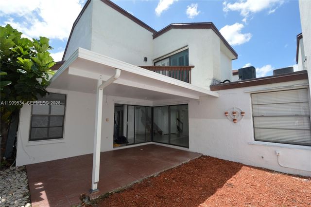 9711 NW 4th Ln 9711, Miami, FL 33172