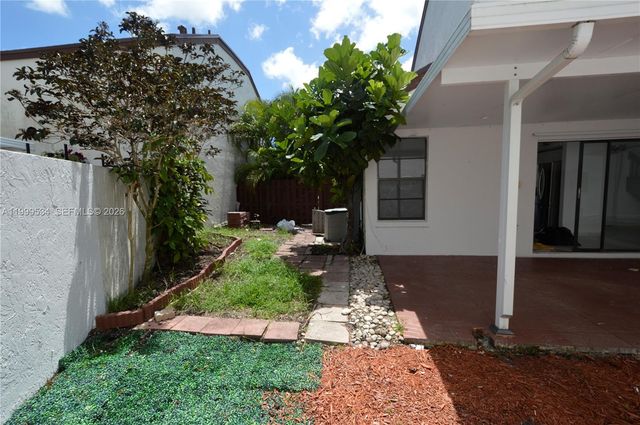 9711 NW 4th Ln 9711, Miami, FL 33172