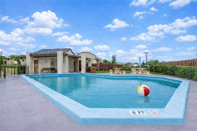 9711 NW 4th Ln 9711, Miami, FL 33172