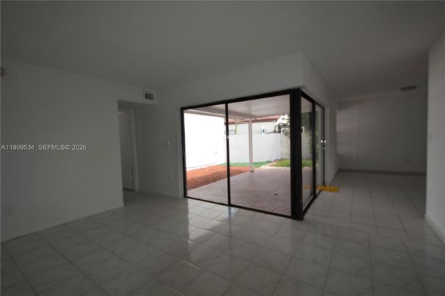 9711 NW 4th Ln 9711, Miami, FL 33172