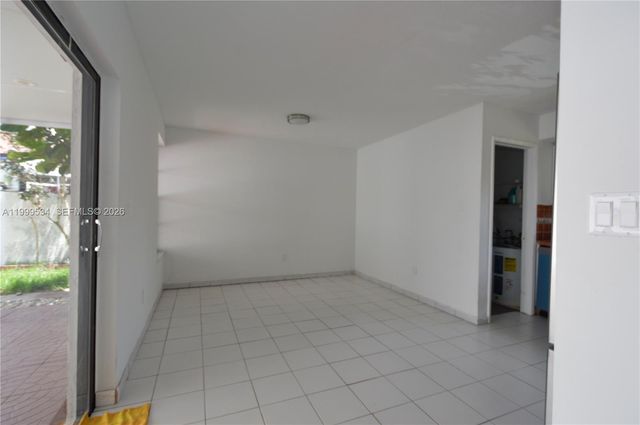 9711 NW 4th Ln 9711, Miami, FL 33172