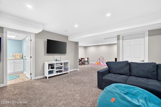 810 Abingdon Cir, Shelbyville, KY 40065