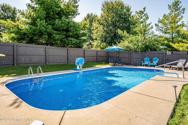 810 Abingdon Cir, Shelbyville, KY 40065