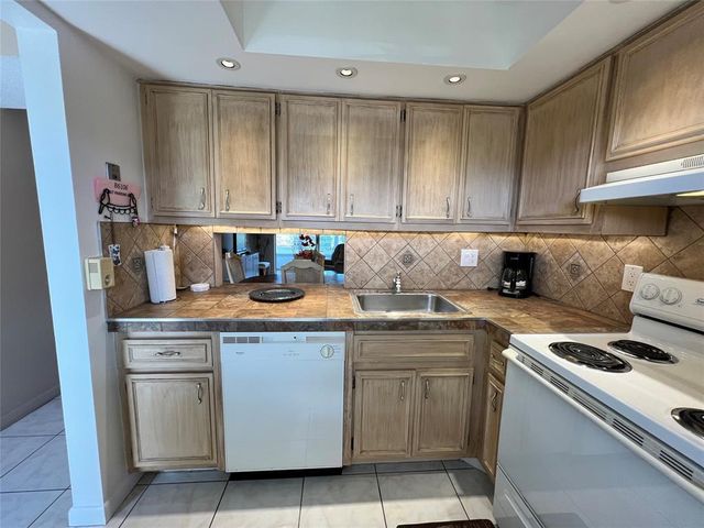 2800 NW 47th Terrace 106b, Lauderdale Lakes, FL 33313