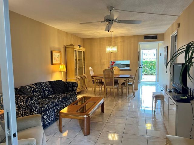 2800 NW 47th Terrace 106b, Lauderdale Lakes, FL 33313