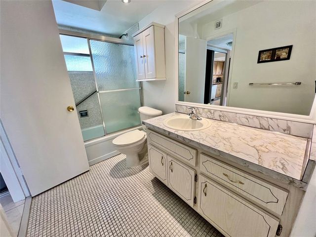 2800 NW 47th Terrace 106b, Lauderdale Lakes, FL 33313