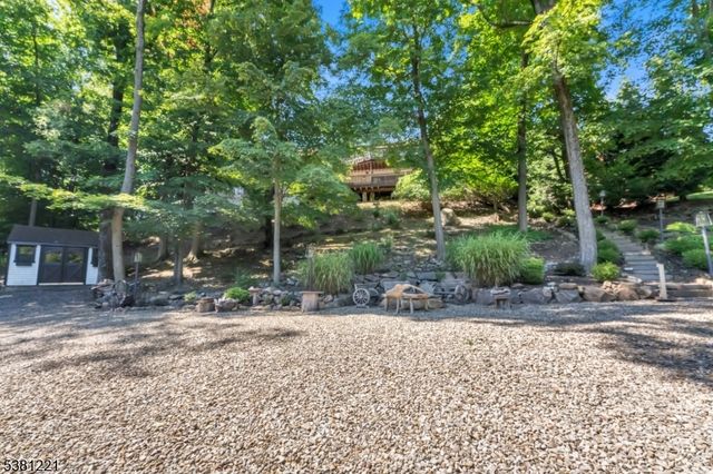 18 Fairview Dr, North Caldwell Boro, NJ 07006