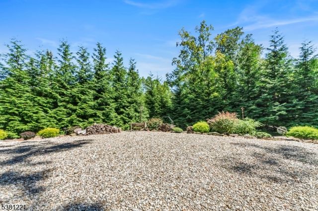 18 Fairview Dr, North Caldwell Boro, NJ 07006