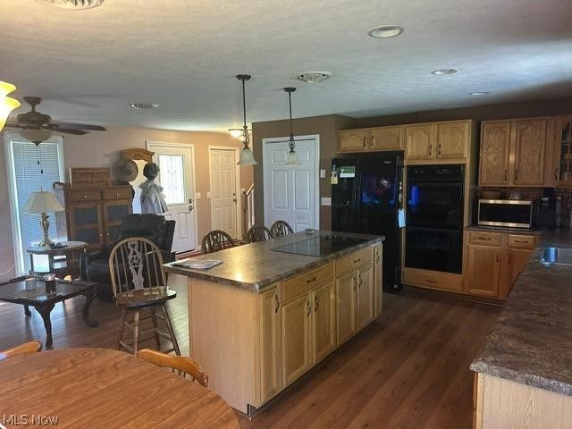454 Oaknoll Drive, Amherst, OH 44001
