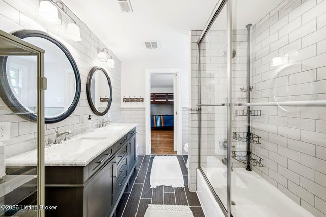 12601 N Osage Rd, Anchorage, KY 40223