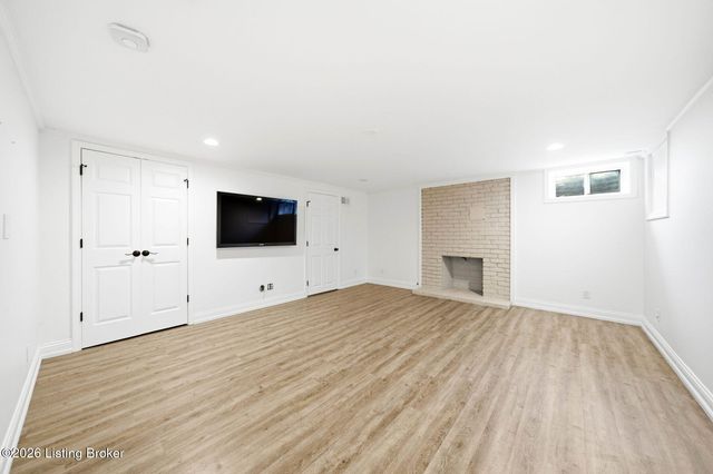 12601 N Osage Rd, Anchorage, KY 40223
