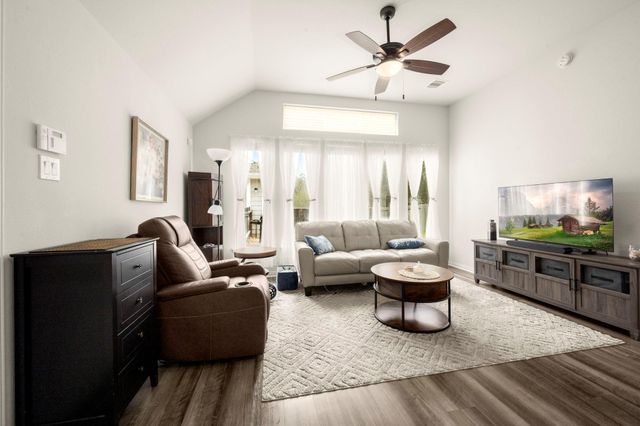 206 N Lynx Trail, Montgomery, TX 77316