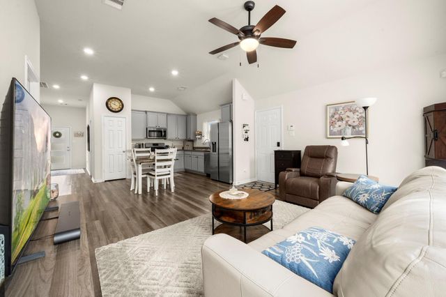 206 N Lynx Trail, Montgomery, TX 77316