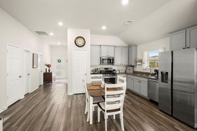 206 N Lynx Trail, Montgomery, TX 77316