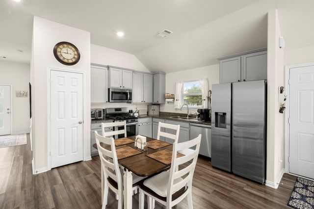 206 N Lynx Trail, Montgomery, TX 77316