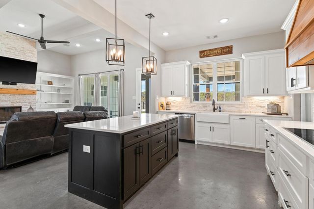 856 Yowell Hill Road, Whitewright, TX 75491